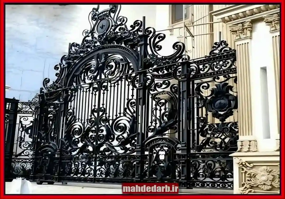 درب آهنی تاج دار