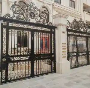 درب آهنی دو لنگه با طراحی مدرن