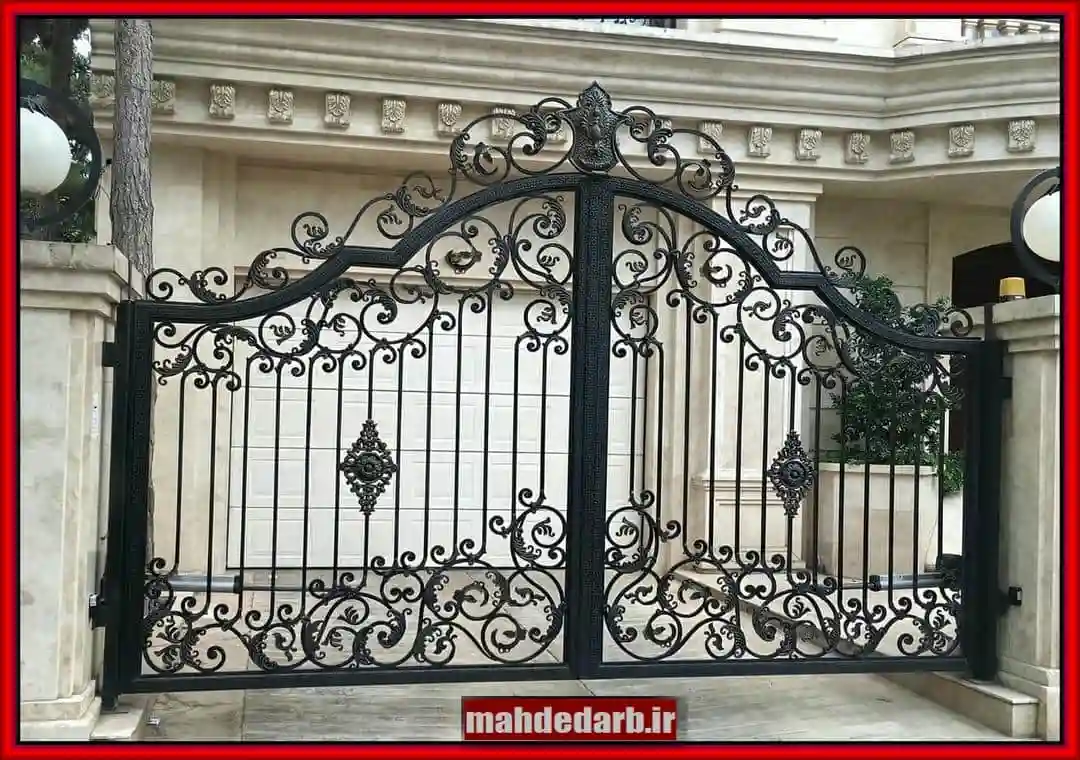 نصب درب حیاط و ویلا با چهارچوب فرفورژه نصب درب حیاط و ویلا با چهارچوب فرفورژه