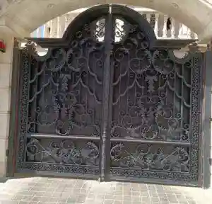 درب فلزی ورودی ساختمان با طراحی ساده درب فلزی ورودی ساختمان با طراحی ساده