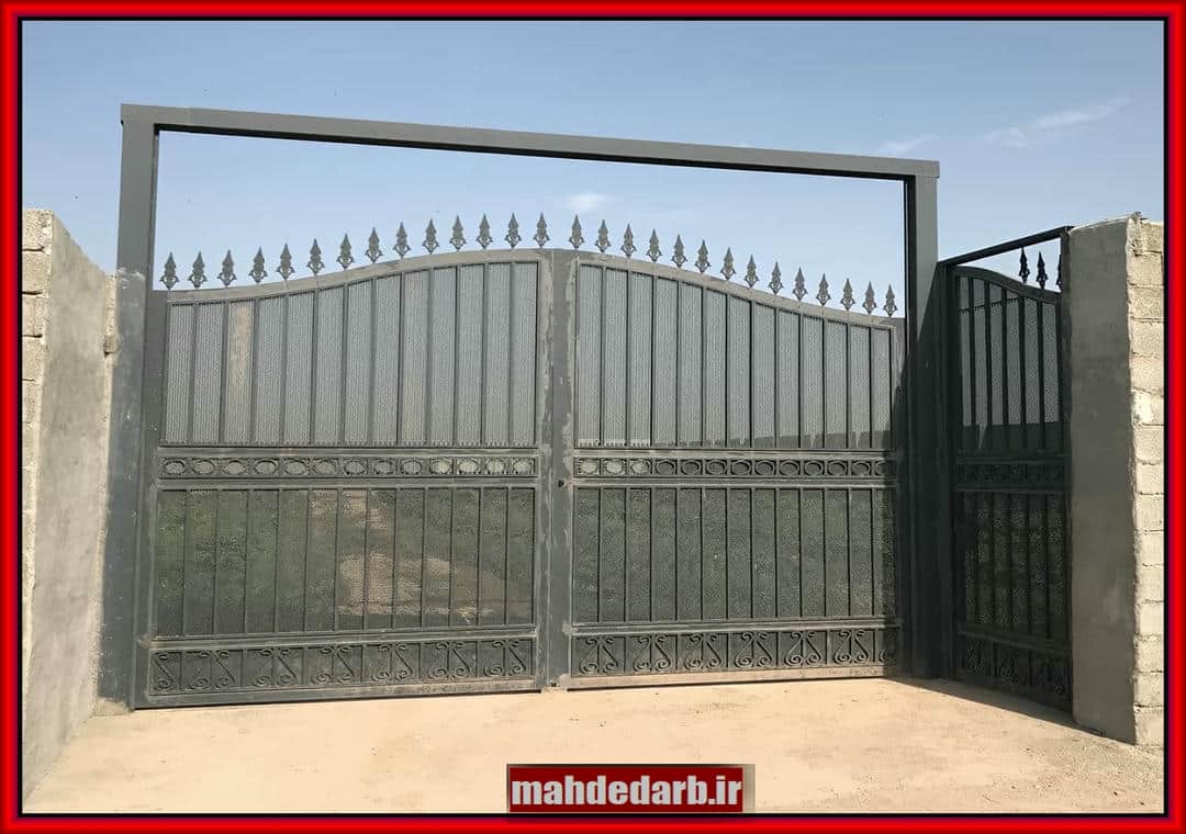 درب ویلایی ساده و ظریف برای حیاط