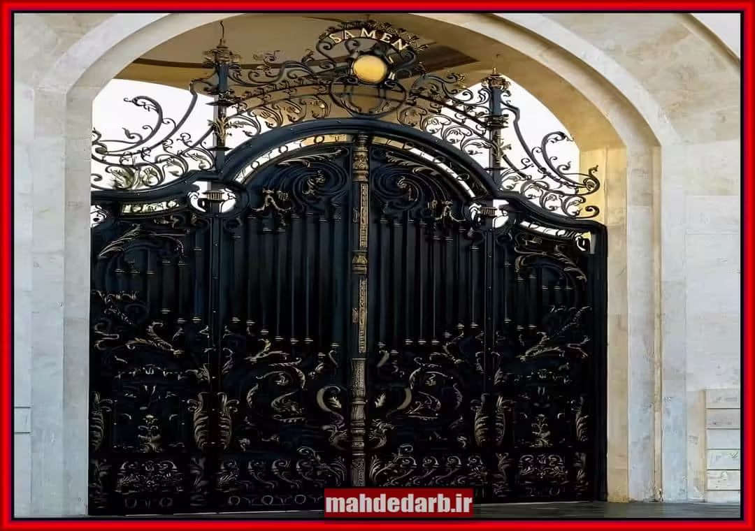 درب حیاط مشکی طلایی