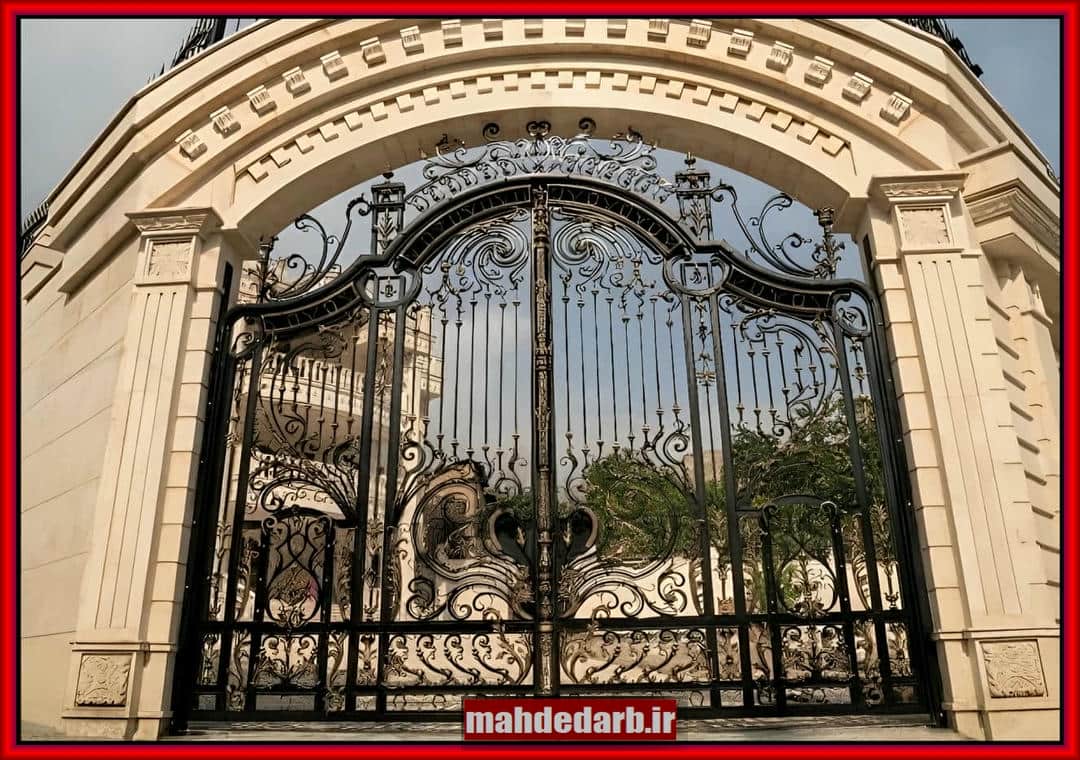 نکات امنیتی در انتخاب درب فرفورژه برای حیاط و ویلا