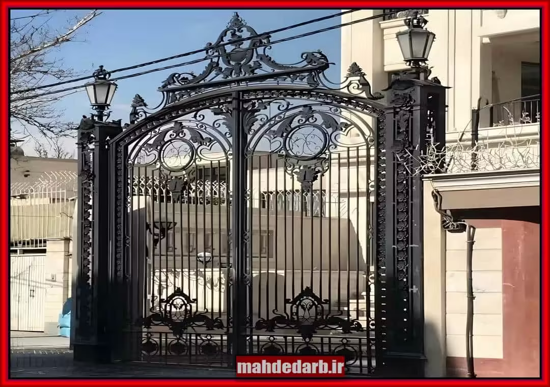 درب حیاط شیک و مدرن با طرح های فرفورژه درب حیاط شیک و مدرن با طرح های فرفورژه