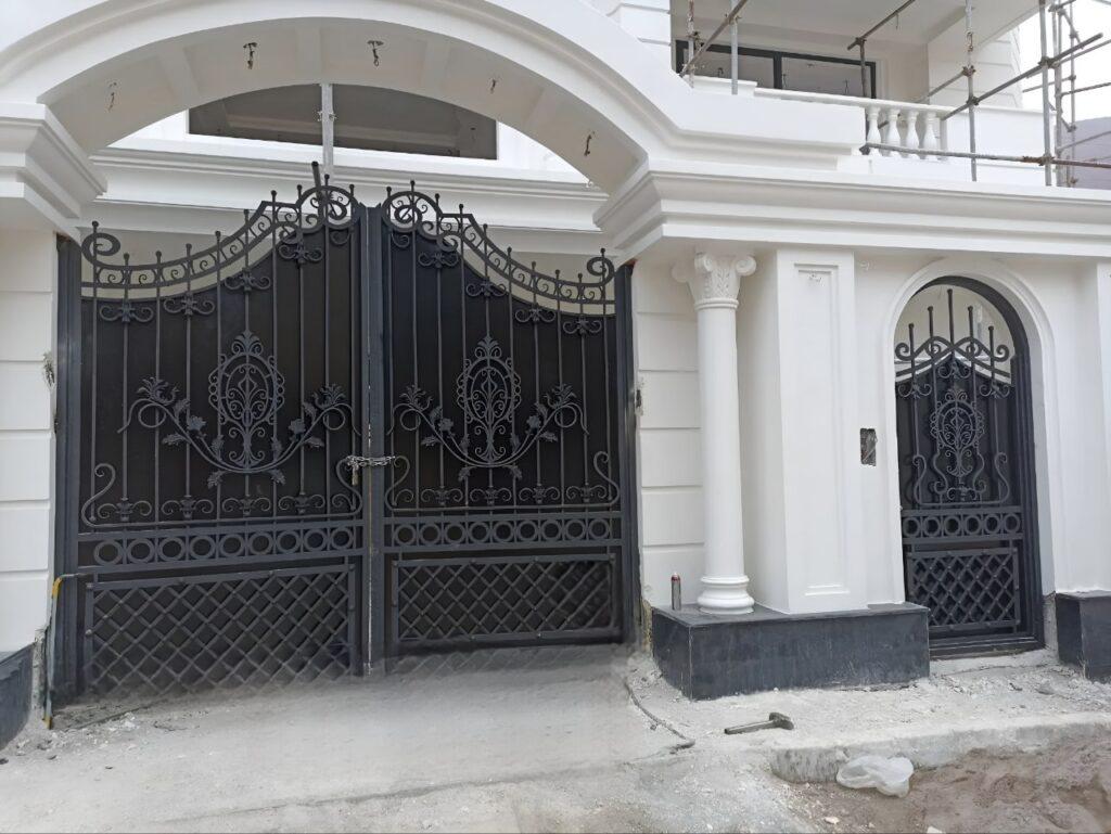 نصب درب فلزی پارکینگ