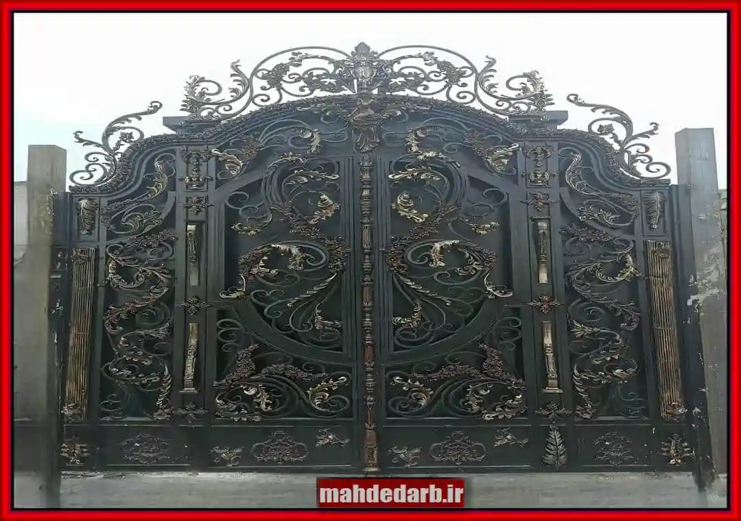 درب ویلایی کلاسیک با طراحی سنتی درب ویلایی کلاسیک با طراحی سنتی