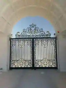 درب آهنی کلاسیک فرفورژه درب آهنی کلاسیک فرفورژه