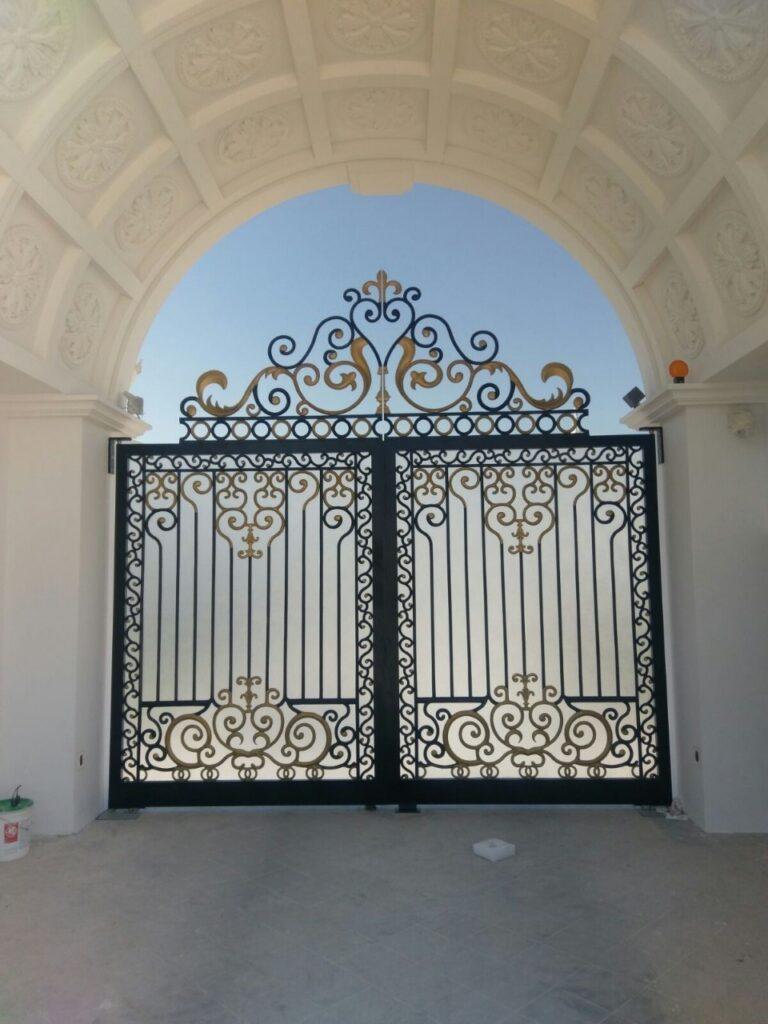 درب حیاط نرده ای