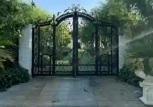 درب حیاط طرح دار