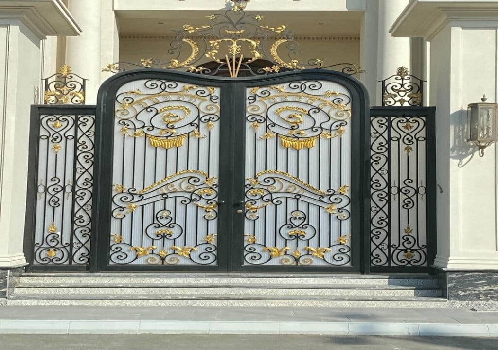 انتخاب درب ورودی ساختمان مسکونی و اداری