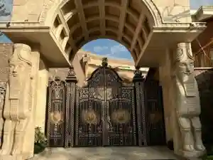 درب آهنی ماشین رو فرفورژه