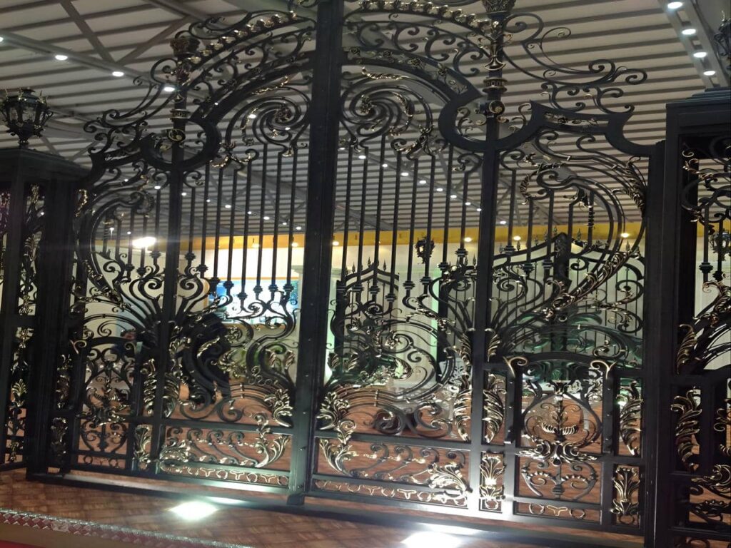 انواع مدل درب حیاط ویلایی چیست؟ انواع مدل درب حیاط ویلایی چیست؟