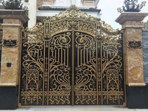 طراحی درب حیاط و پارکینگ با فرفورژه