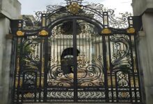 درب حیاط رنگی