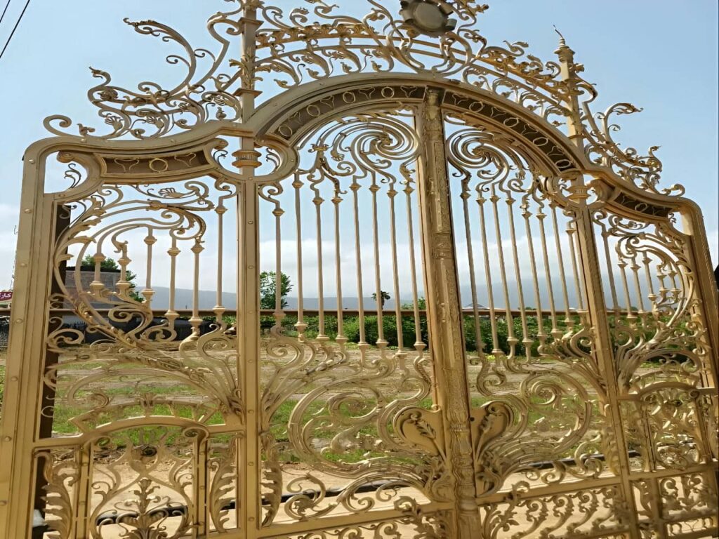 مقایسه درب های فرفورژه و فلزی ساده مقایسه درب های فرفورژه و فلزی ساده