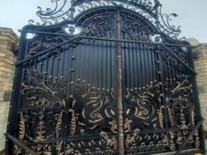 راهنمای خرید درب دست ساز فرفورژه