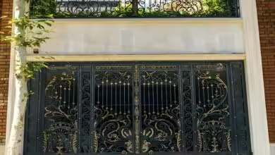 درب آهنی ورود به ساختمان