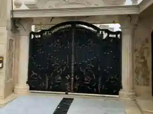 درب پارکینگ فلزی