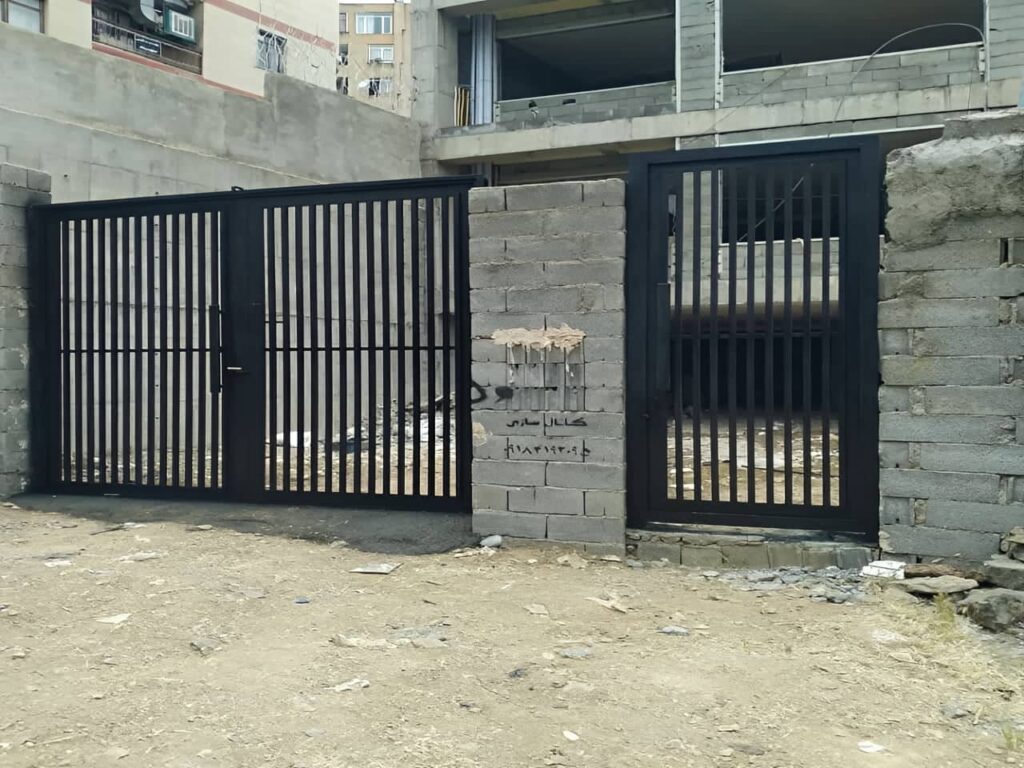 درب حیاط ساده و زیبا درب حیاط ساده و زیبا