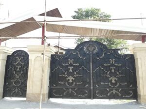 درب آهنی دو لنگه