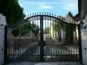 درب ورودی ساختمان آهنی ساده