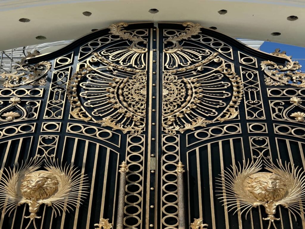 درب پارکینگ فرفورژه درب پارکینگ فرفورژه