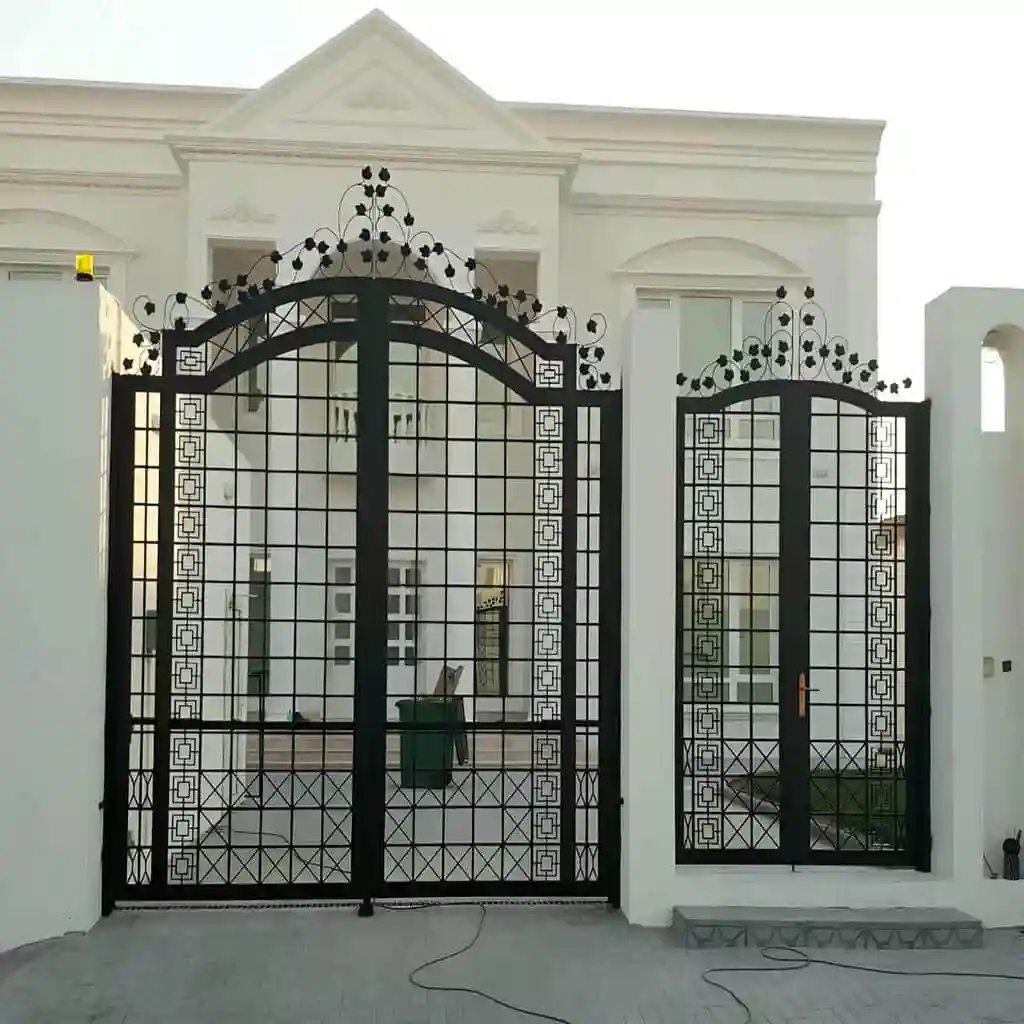 نکات مهم قبل از خرید درب حیاط ساختمان لوکس کلاسیک