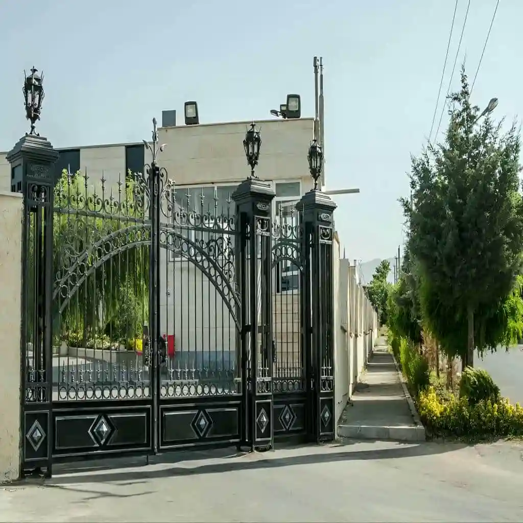 تولیدکننده درب حیاط آهنی