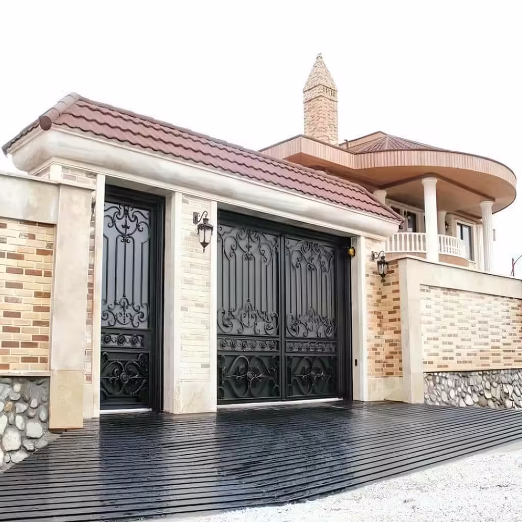 انتخاب درب فلزی ساده و شیک ورودی ساختمان مدرن