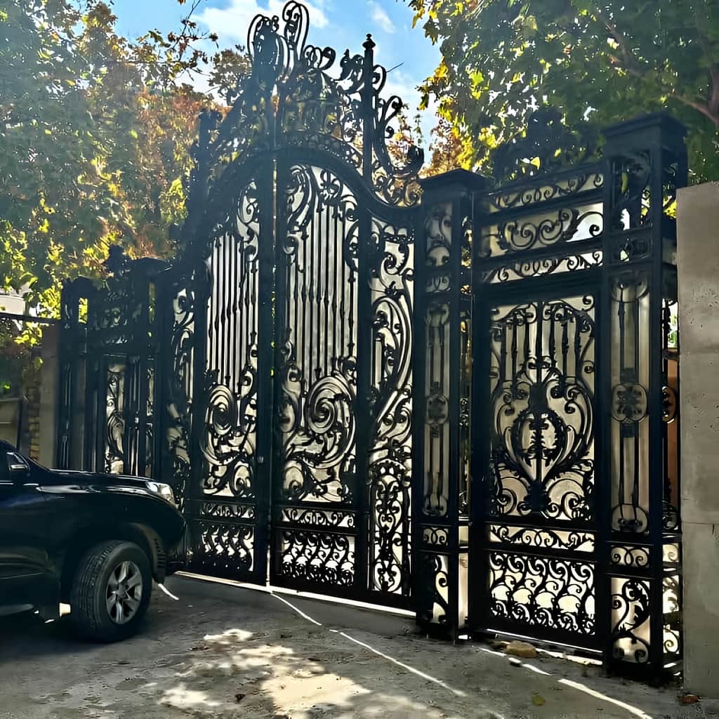 نصب درب فلزی لوکس