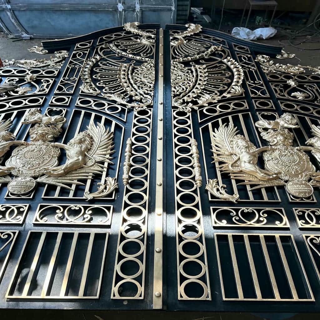 طراحی و ساخت درب پارکینگ فلزی مدرن