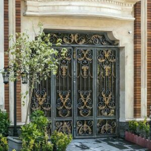 درب حیاط فرفورژه ویلا در طالقان