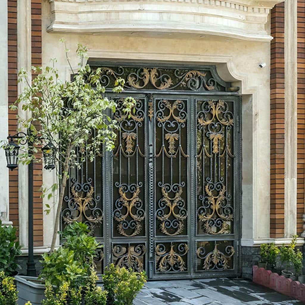 درب حیاط فرفورژه ویلا در طالقان