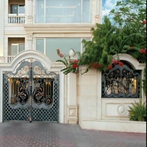 درب حیاط فرفورژه ویلا در قزوین