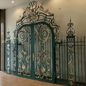 درب حیاط فرفورژه ویلا در بابلسر