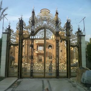 درب حیاط فرفورژه ویلا در یاسوج