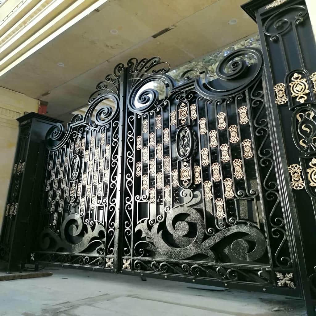 کارخانه درب حیاط فرفورژه ویلا مدرن در بندرگز کارخانه درب حیاط فرفورژه ویلا مدرن در بندرگز