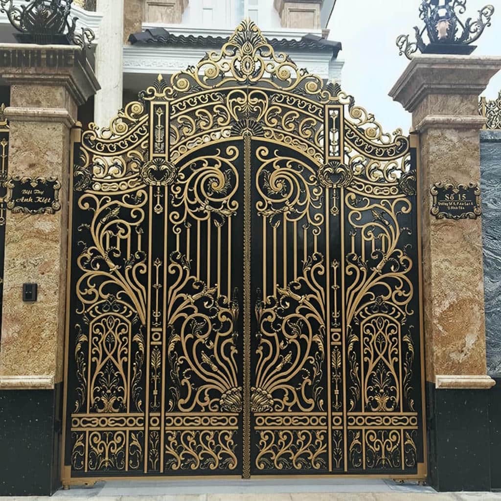 درب حیاط فرفورژه ویلا در پردیس
