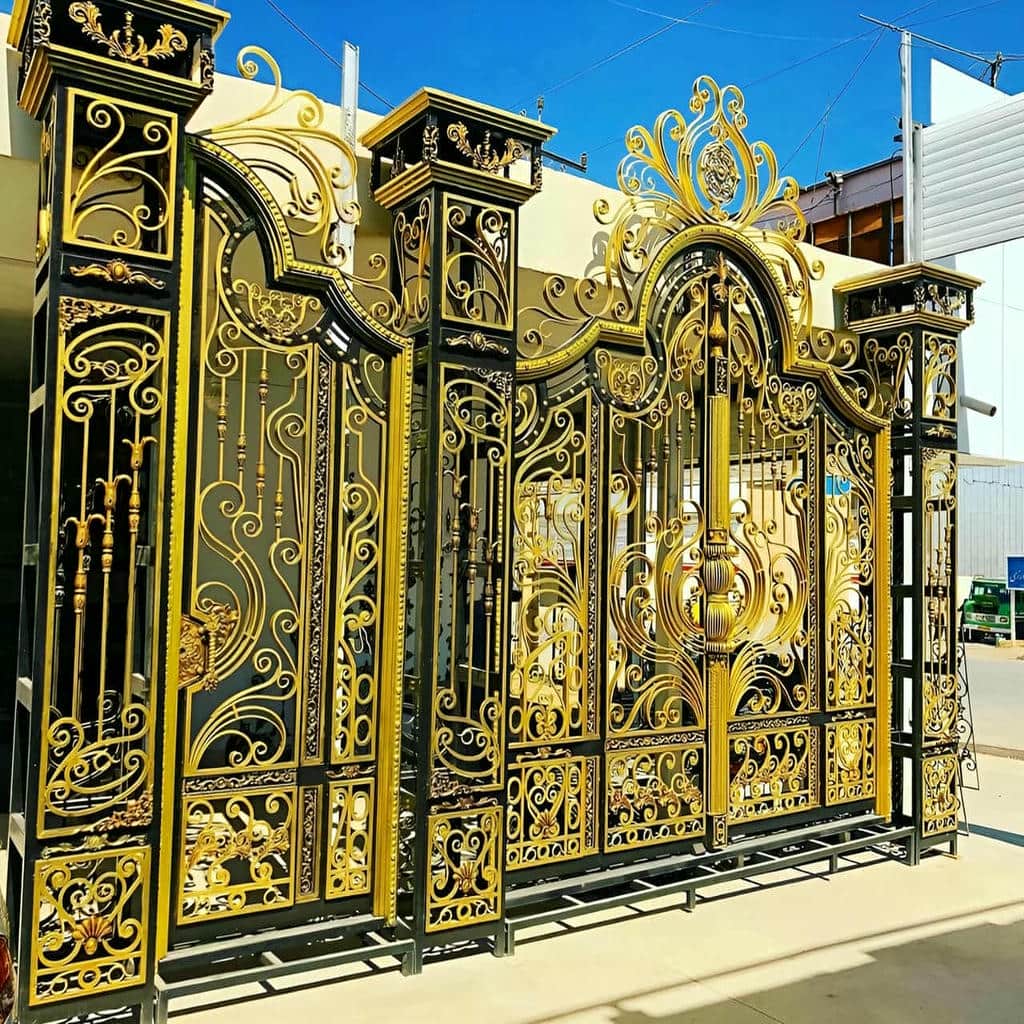 درب حیاط فرفورژه ویلا در سبزوار