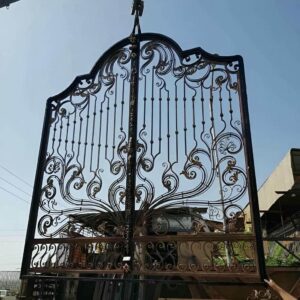 درب حیاط فرفورژه ویلا در کمال شهر