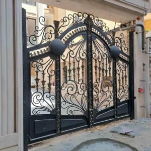 درب حیاط فرفورژه ویلا در گنبدکاووس