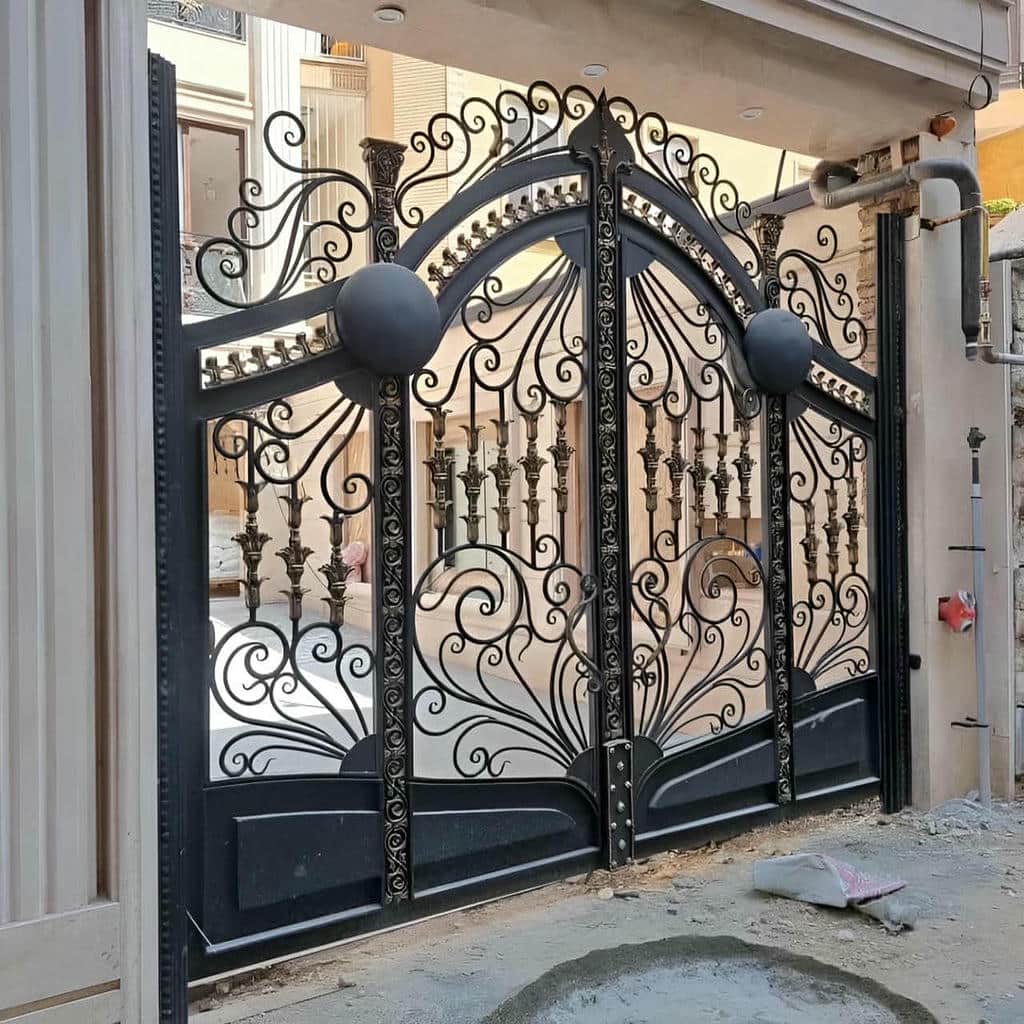 درب حیاط فرفورژه ویلا در گنبدکاووس