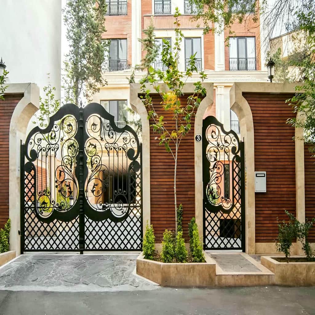 نصب درب حیاط فرفورژه ویلا باغ در گنبدکاووس نصب درب حیاط فرفورژه ویلا باغ در گنبدکاووس