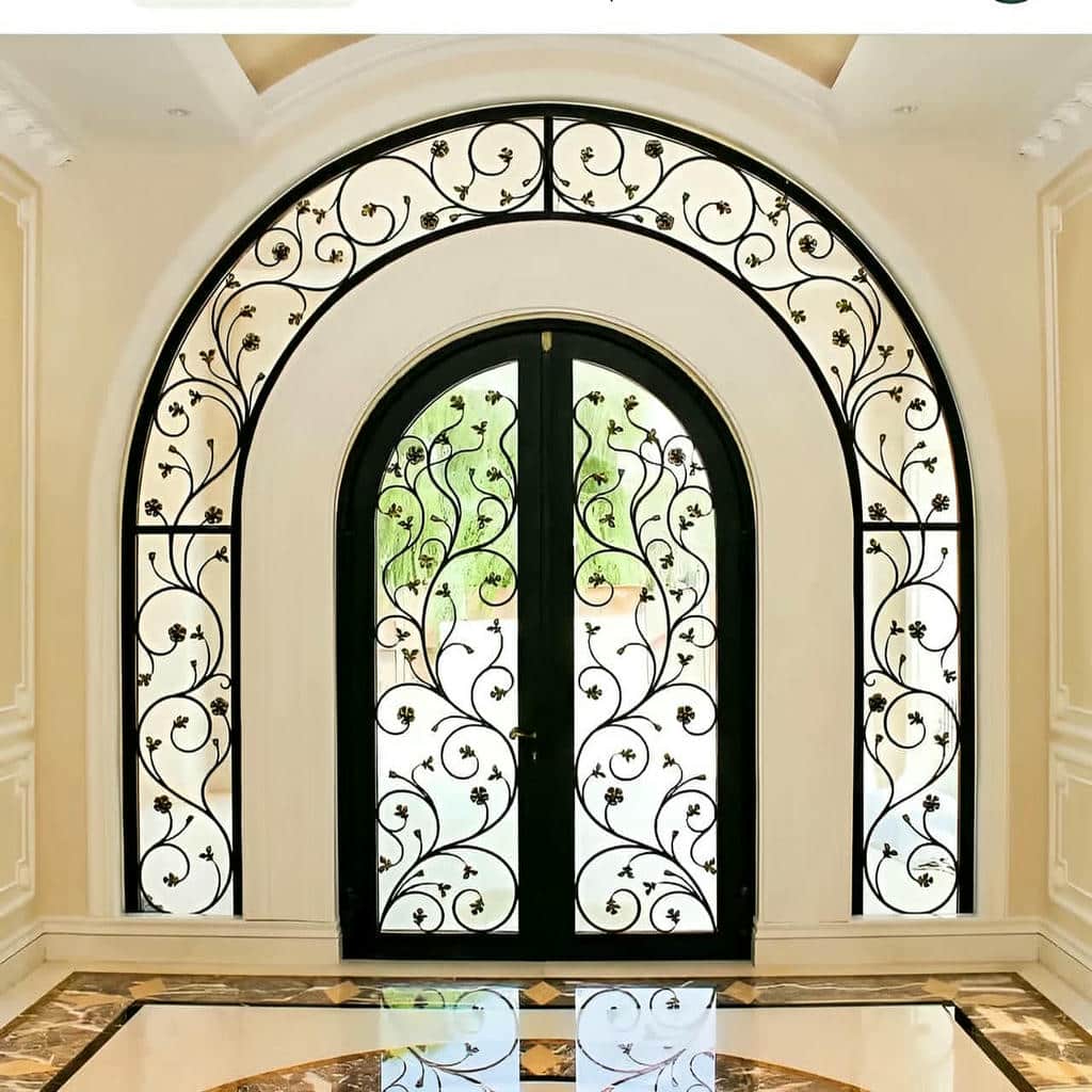 نصب درب حیاط فرفورژه ویلا مدرن در اندیشه