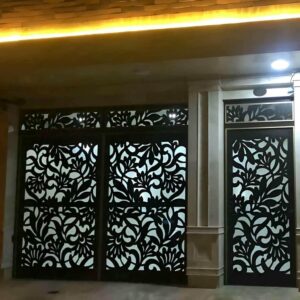 درب حیاط فرفورژه ویلا در فیروزکوه