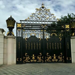 درب حیاط فرفورژه ویلا در هشتگرد