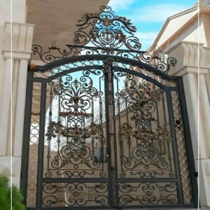 درب حیاط فرفورژه ویلا در رفسنجان