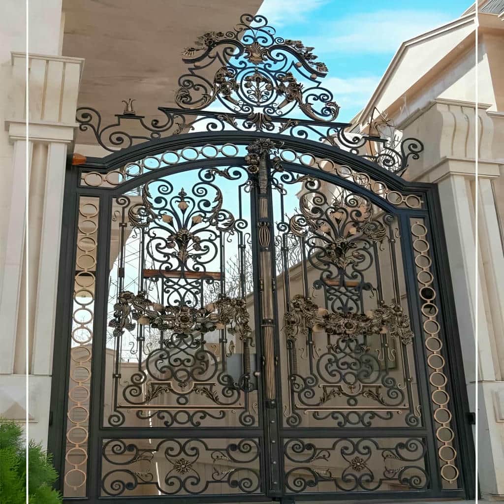 درب حیاط فرفورژه ویلا در رفسنجان