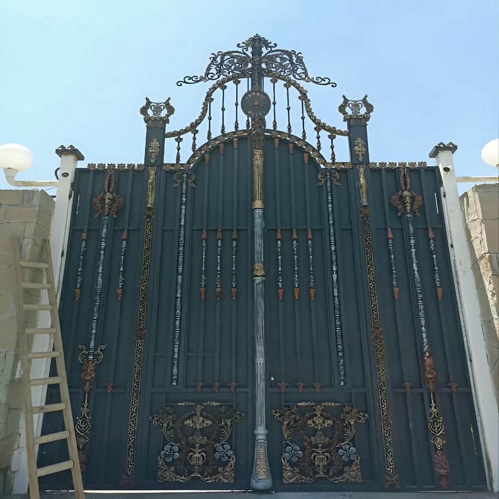 کارخانه درب حیاط فرفورژه ویلا مدرن در طالقان