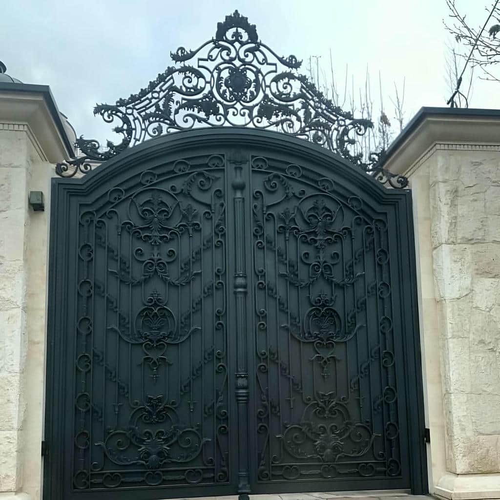 درب حیاط فرفورژه ویلا در هرمز
